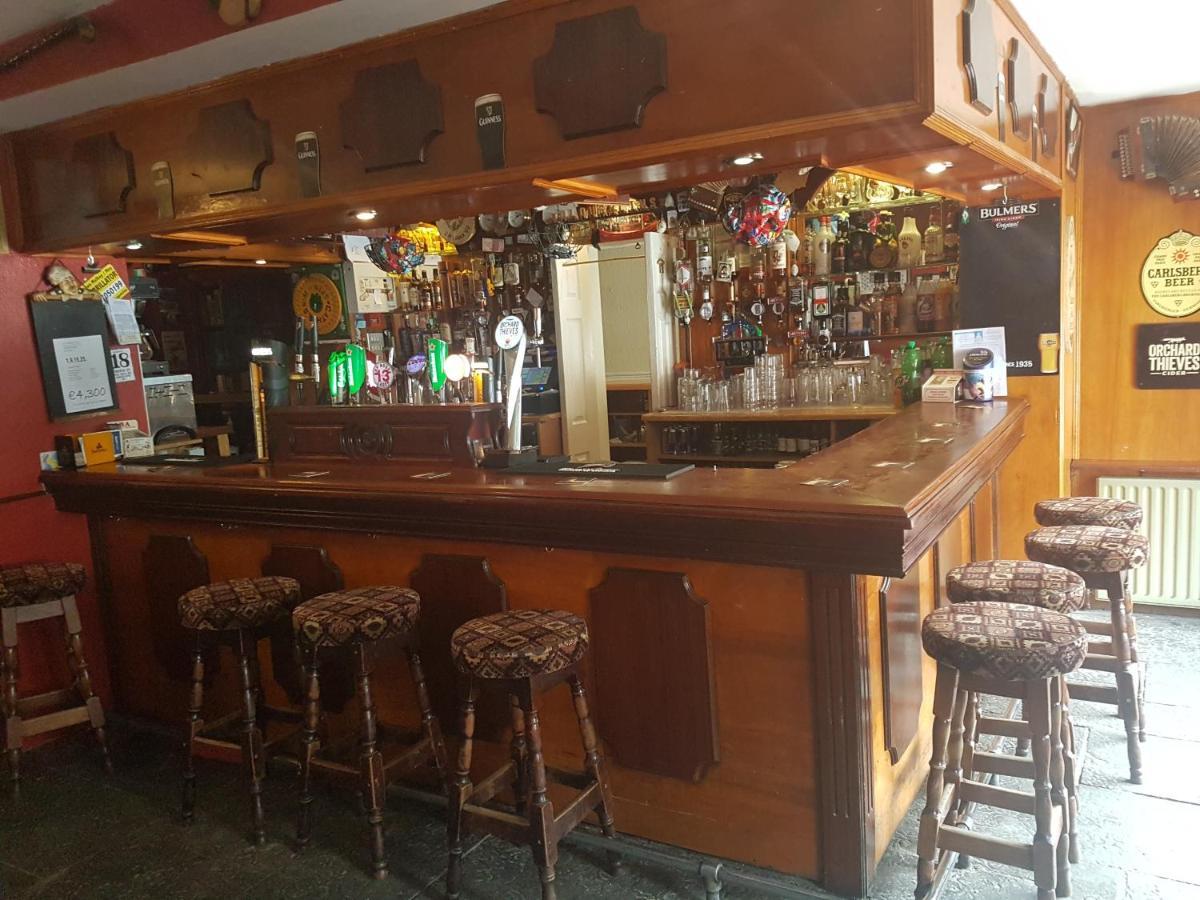 O'Loughlin'S Bar Hotel Milltown Malbay Exterior photo